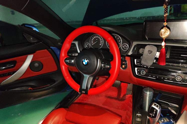 Used BMW 4 Series 2014 420i Convertible Luxury Design Package Steering Wheel