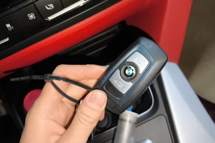 Used BMW 4 Series 2014 420i Convertible Design Line Package Vehicle Key