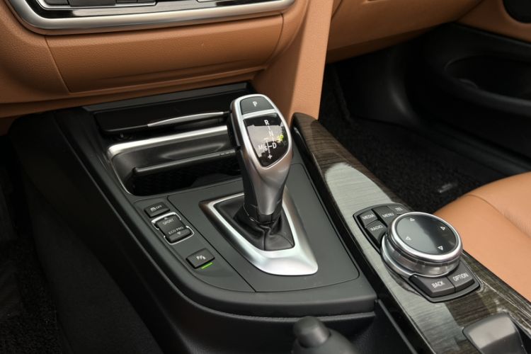 Used BMW 4 Series 2014 428i Convertible Design Package Interior 4