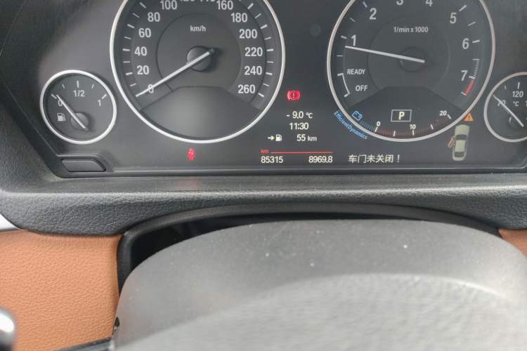 Used BMW 4 Series 2014 428i Luxury Design Package Odometer Close Up