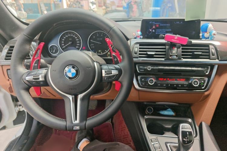 Used BMW 4 Series 2014 435i Convertible Luxury Design Package Center Console