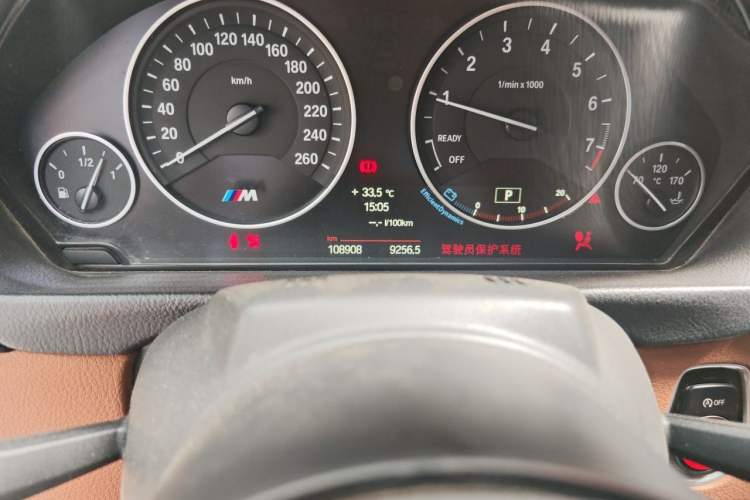 Used BMW 4 Series 2014 435i Convertible Luxury Design Package Odometer Close Up