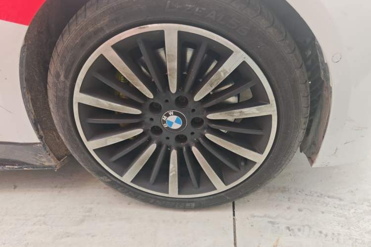 Used BMW 4 Series 2014 435i Convertible Luxury Design Package Right Front Wheel Hub