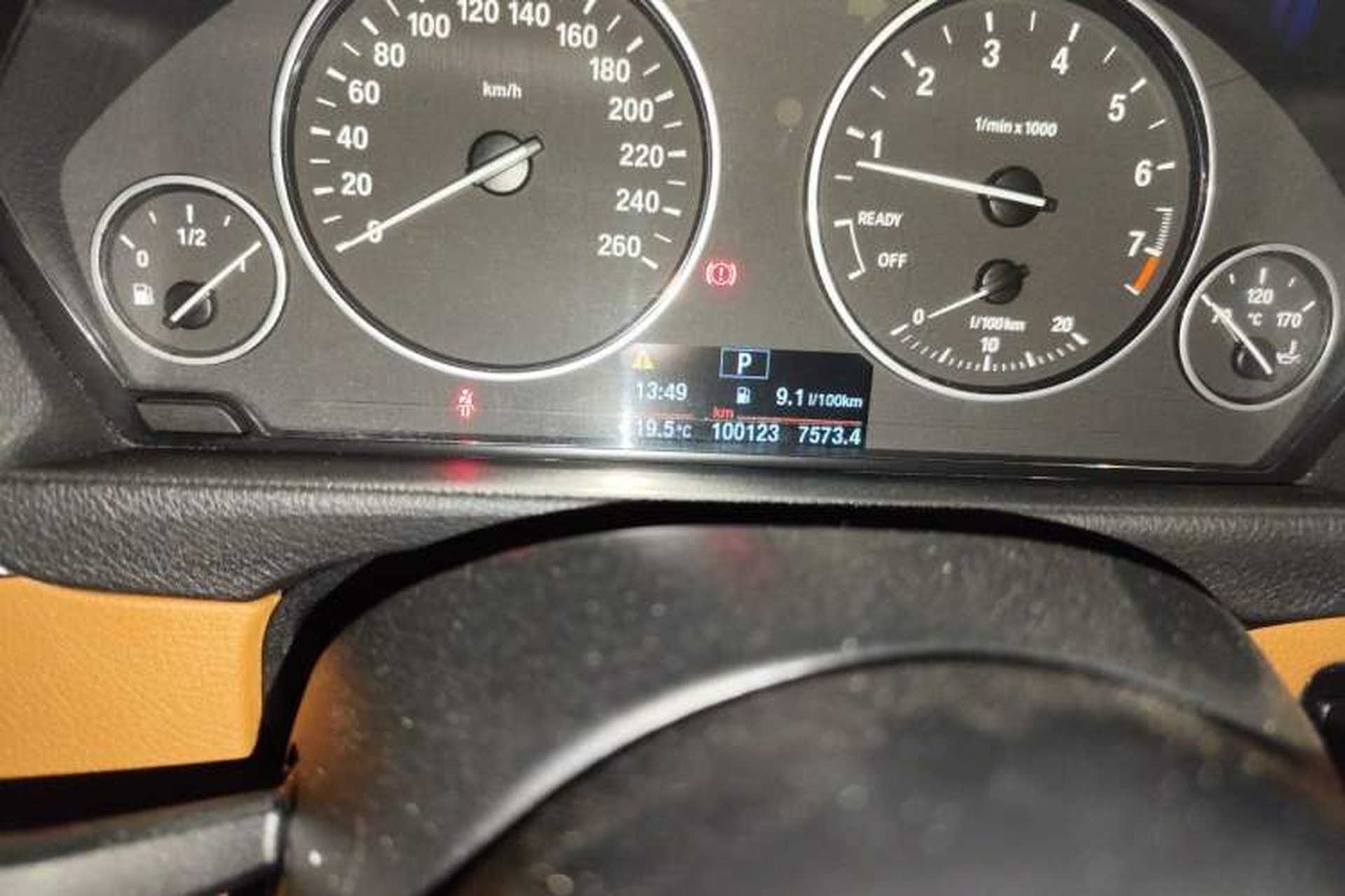 Used BMW 4 Series 2014 420i Gran Coupe Luxury Design Package Odometer Close Up