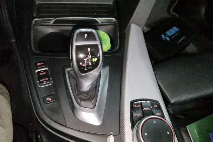 Used BMW 4 Series 2014 428i Convertible Sport Design Package Gear Lever