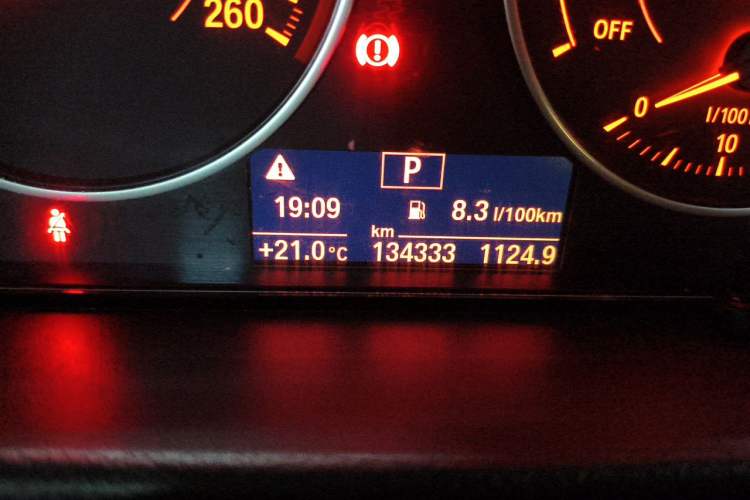 Used BMW 4 Series 2014 420i Convertible Luxury Design Package Odometer Close Up