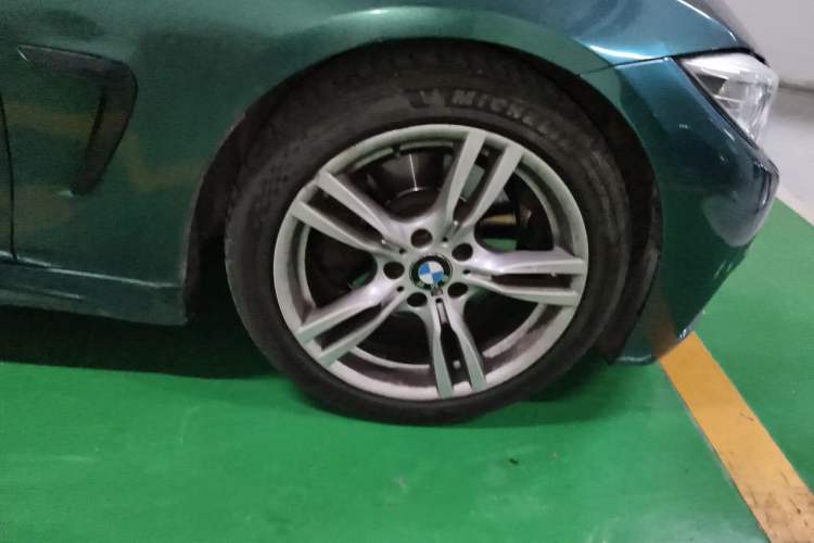 Used BMW 4 Series 2014 428i Convertible Sport Design Package Right Front Wheel Hub
