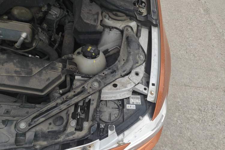 Used BMW 4 Series 2014 420i Convertible Fashion Model Engine Bay Left