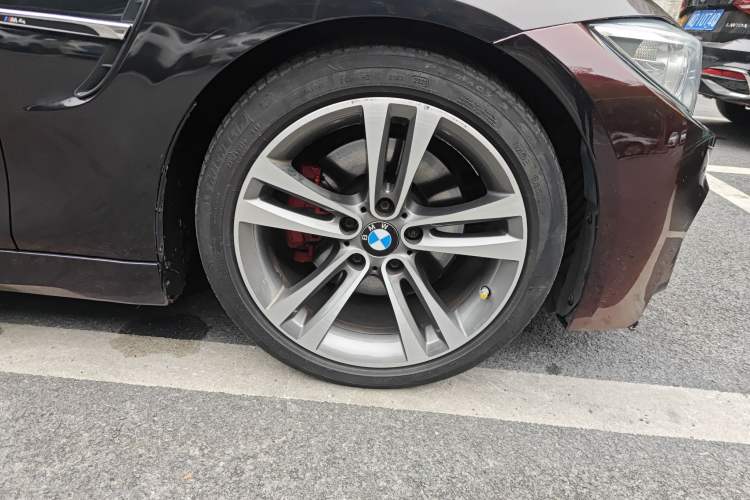 Used BMW 4 Series 2014 428i Convertible Sport Design Package Right Front Wheel Hub
