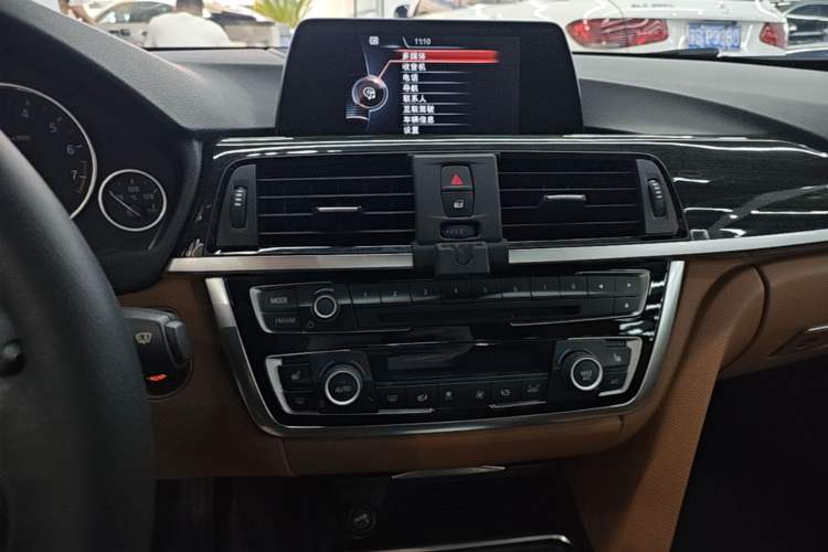 Used BMW 4 Series 2014 420i Convertible Luxury Design Package Audio And AC Panel