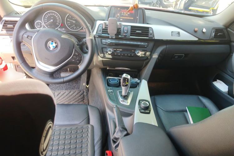 Used BMW 4 Series 2014 420i Gran Coupe Fashion Model Center Console