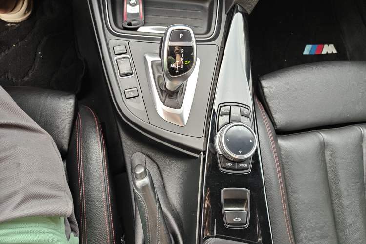 Used BMW 4 Series 2014 428i Convertible Sport Design Package Gear Lever