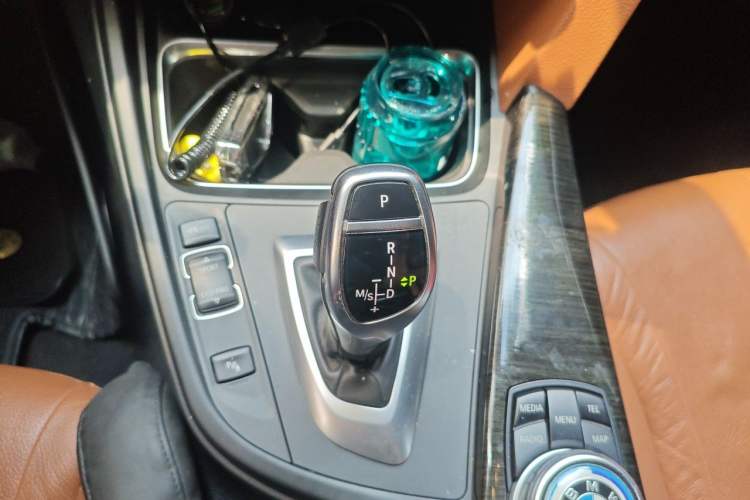 Used BMW 4 Series 2014 428i Convertible Design Package Gear Lever