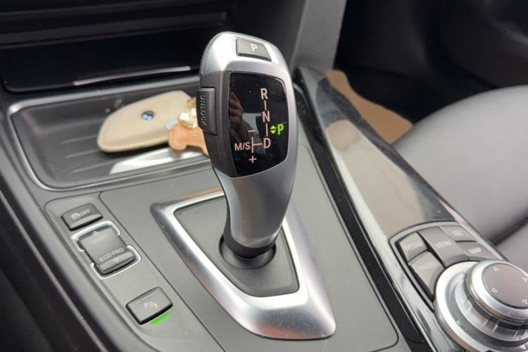 Used BMW 4 Series 2014 420i Convertible Sports Design Package Gear Lever