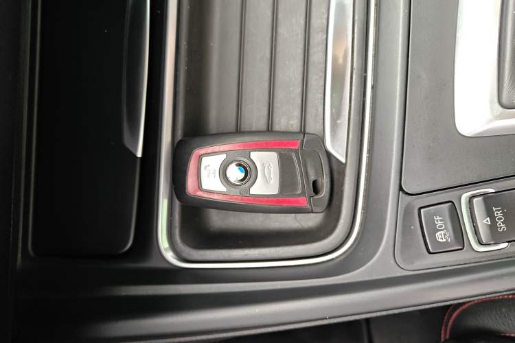 Used BMW 4 Series 2014 428i Convertible Sport Design Package Interior 1