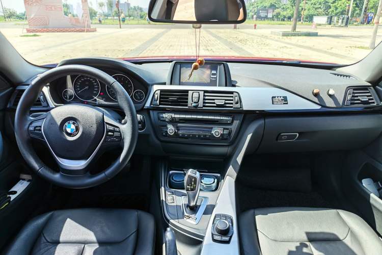 Used BMW 4 Series 2014 420i Gran Coupe Fashion Model Interior 1