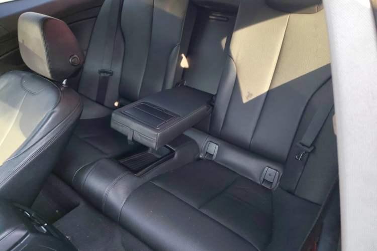 Used BMW 4 Series 2014 420i Design Package Model Interior 2