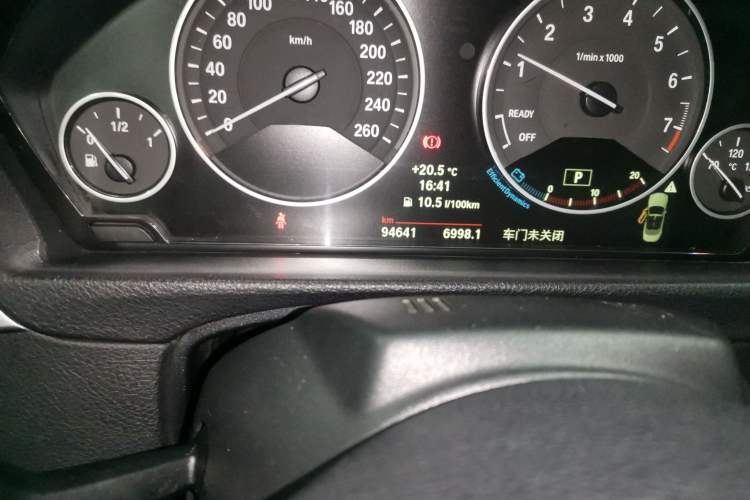 Used BMW 4 Series 2014 435i Convertible Luxury Design Package Odometer Close Up