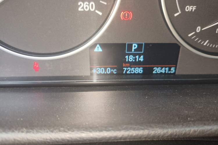 Used BMW 4 Series 2014 420i Convertible Fashion Model Odometer Close Up