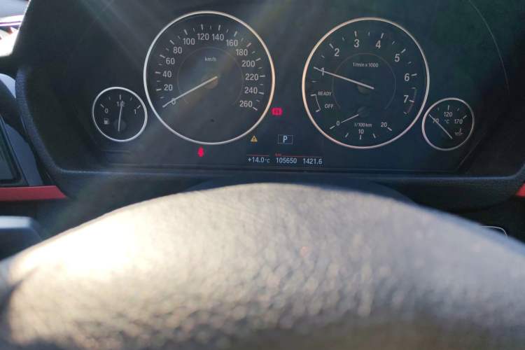 Used BMW 4 Series 2014 420i Design Package Model Odometer Close Up
