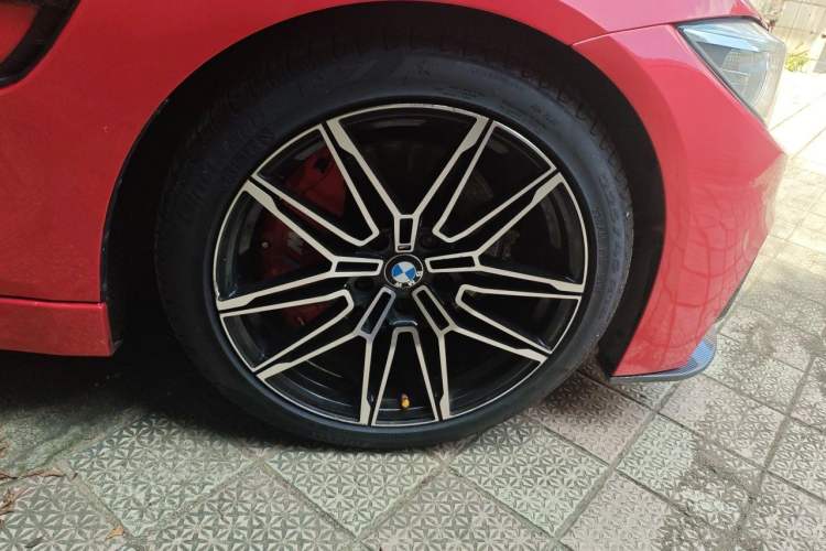 Used BMW 4 Series 2014 428i Convertible Design Package Right Front Wheel Hub