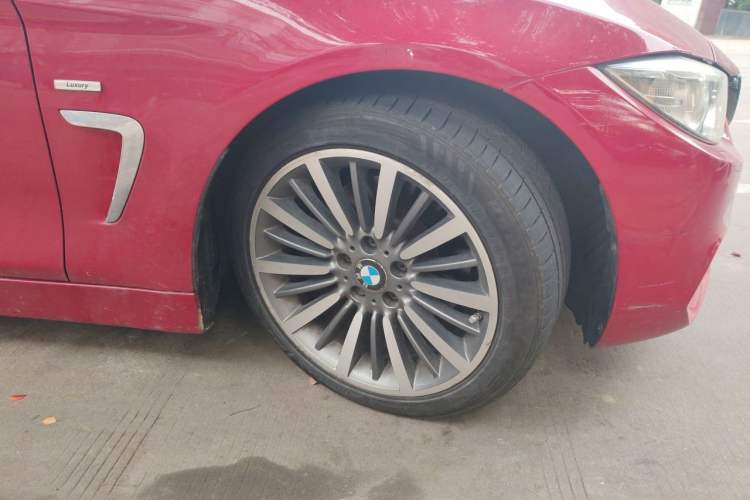 Used BMW 4 Series 2014 428i Convertible Luxury Design Package Right Front Wheel Hub