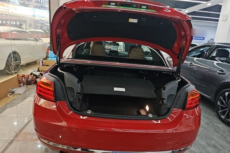 Used BMW 4 Series 2014 420i Convertible Luxury Design Package Trunk