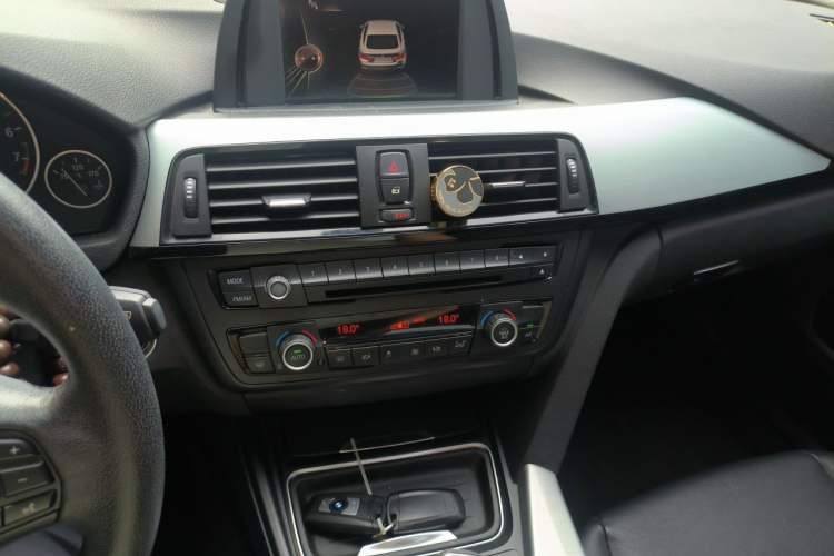 Used BMW 4 Series 2014 420i Gran Coupe Fashion Model Audio And AC Panel