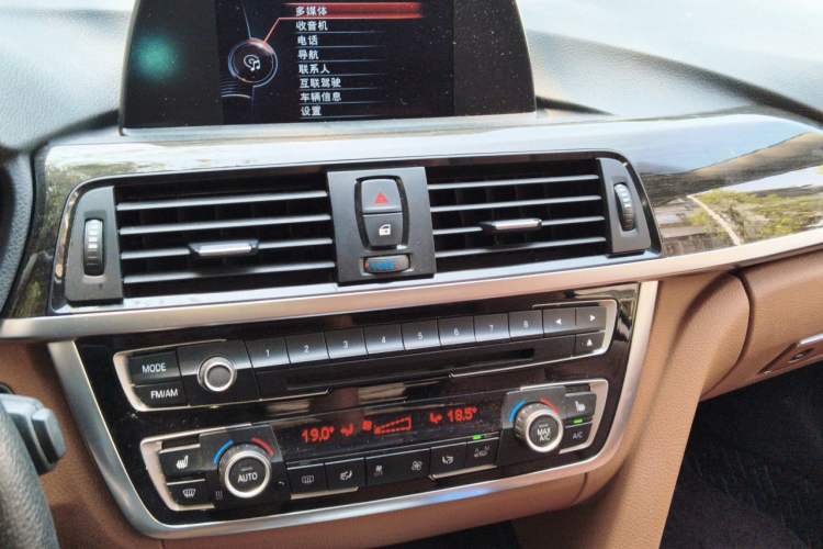 Used BMW 4 Series 2014 420i Fashion Model Audio And AC Panel