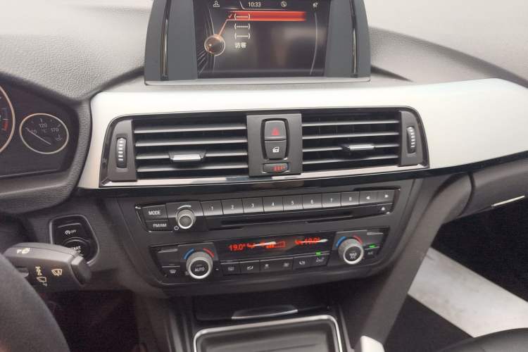 Used BMW 4 Series 2014 420i Convertible Fashion Model Audio And AC Panel