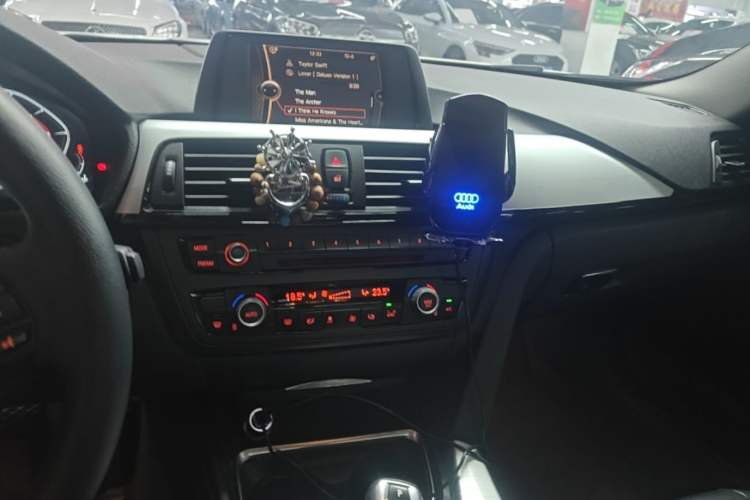 Used BMW 4 Series 2014 420i Fashion Model Audio And AC Panel