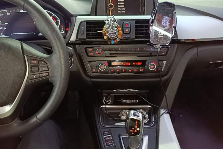 Used BMW 4 Series 2014 420i Fashion Model Audio And AC Panel
