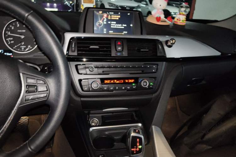 Used BMW 4 Series 2014 420i Fashion Model Audio And AC Panel