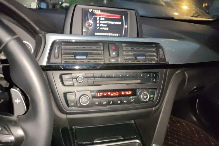 Used BMW 4 Series 2014 420i Convertible Fashion Model Audio And AC Panel