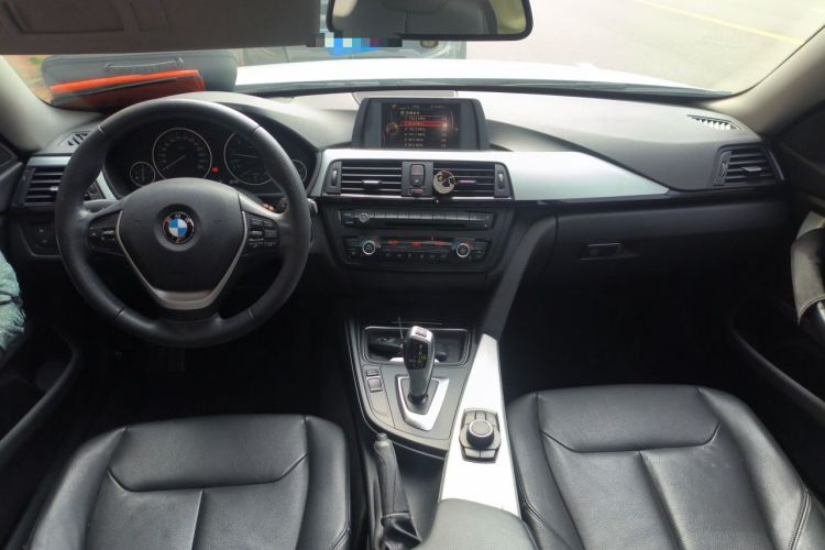 Used BMW 4 Series 2014 420i Gran Coupe Fashion Model Center Console