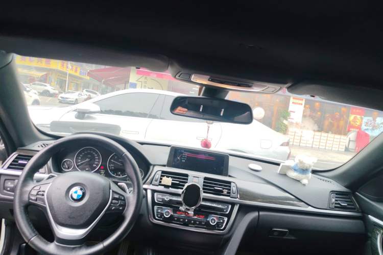 Used BMW 4 Series 2014 428i Convertible Design Package Center Console