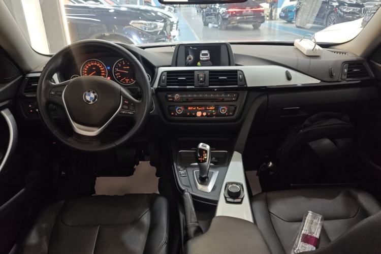 Used BMW 4 Series 2014 420i Gran Coupe Fashion Model Center Console