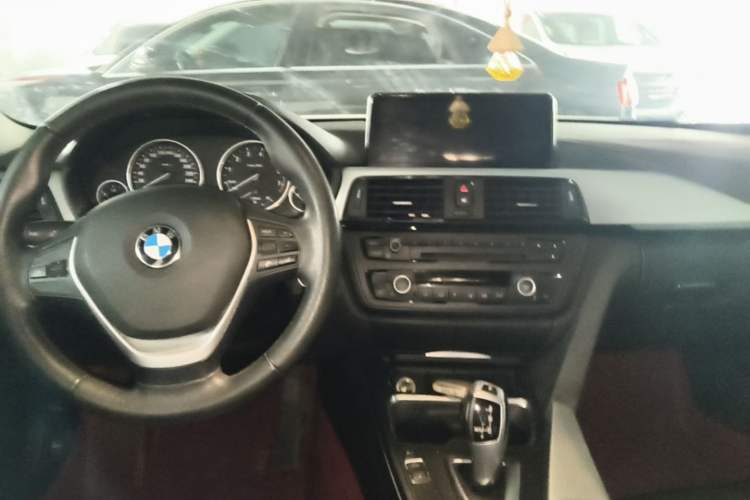 Used BMW 4 Series 2014 420i Gran Coupe Fashion Model Center Console