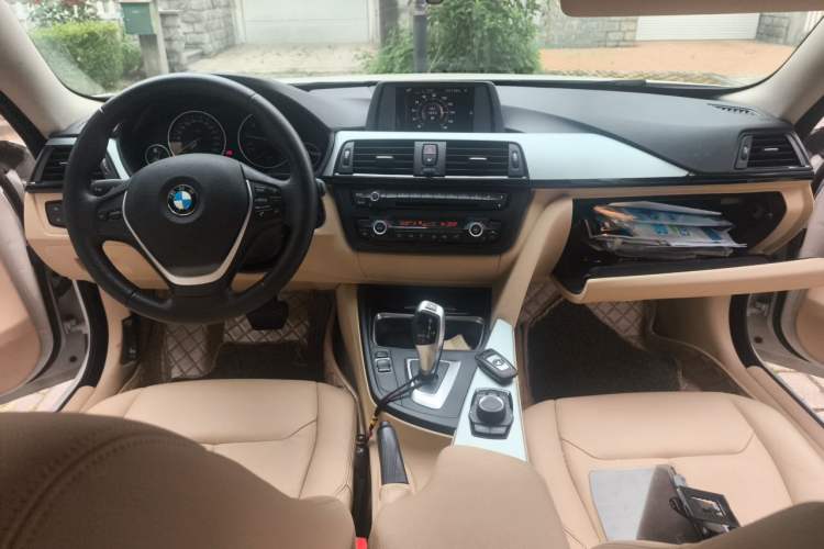 Used BMW 4 Series 2014 420i Gran Coupe Fashion Model Center Console