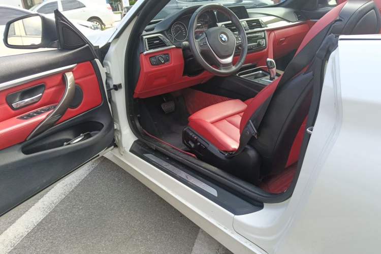 Used BMW 4 Series 2014 420i Convertible Design Line Package Driver Seat