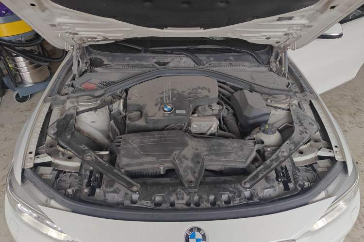 Used BMW 4 Series 2014 420i Convertible Sports Design Package Engine Bay