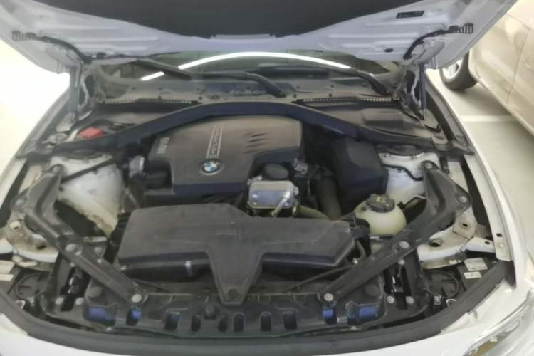 Used BMW 4 Series 2014 420i Convertible Sports Design Package Engine Bay