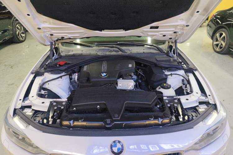 Used BMW 4 Series 2014 420i Fashion Model Engine Bay