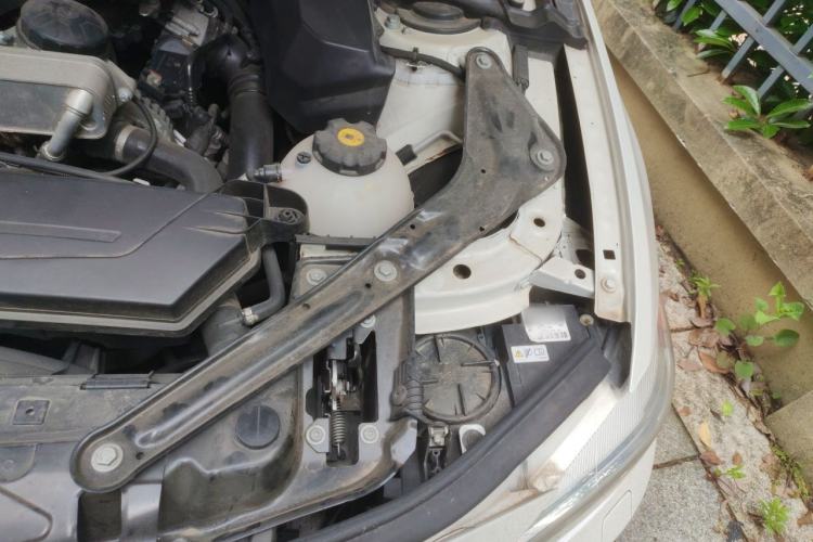 Used BMW 4 Series 2014 428i Convertible Design Package Engine Bay Left