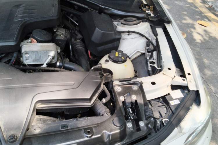 Used BMW 4 Series 2014 420i Fashion Model Engine Bay Left