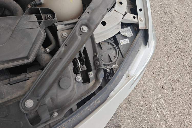 Used BMW 4 Series 2014 420i Convertible Fashion Model Engine Bay Left