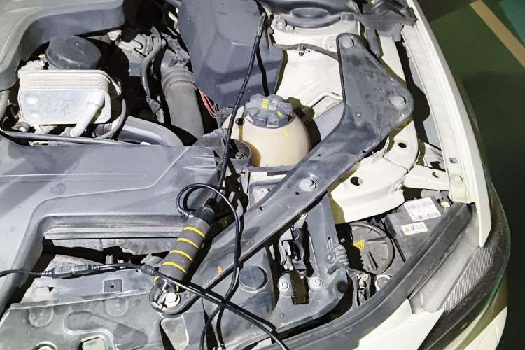 Used BMW 4 Series 2014 420i Convertible Sports Design Package Engine Bay Left
