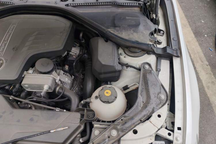 Used BMW 4 Series 2014 428i Convertible Design Package Engine Bay Left