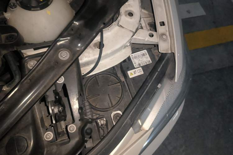 Used BMW 4 Series 2014 428i Convertible Sport Design Package Engine Bay Left