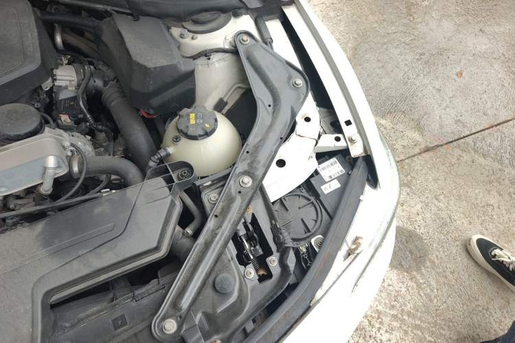 Used BMW 4 Series 2014 428i Convertible Luxury Design Package Engine Bay Left